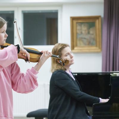 Jousiakatemian opiskelija ja pianisti